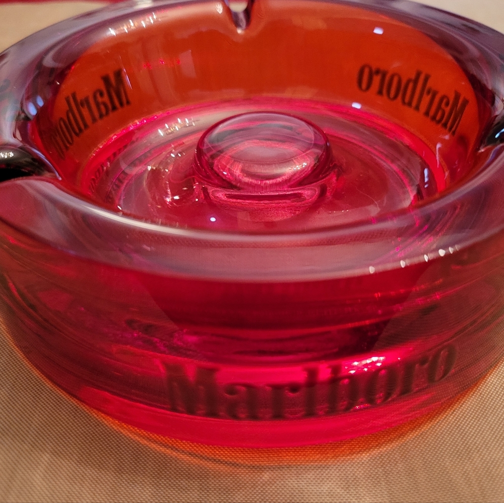 Heavy Marlboro ashtray collector piece